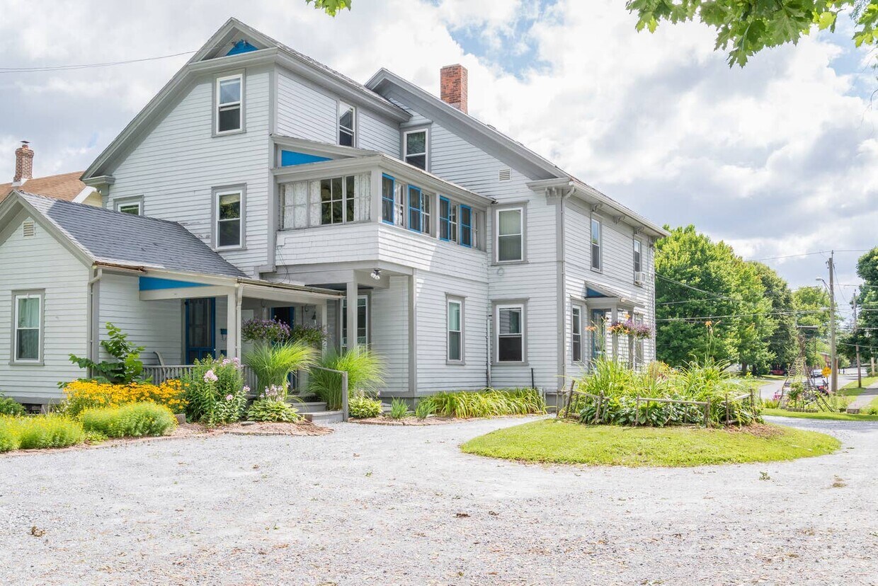 38 Elizabeth St, Pittsfield, MA 01201 Apartments in Pittsfield, MA