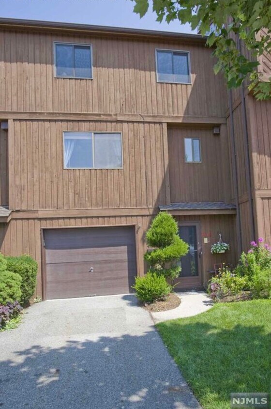 Primary Photo - 66 Alana Drive