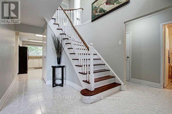 Building Photo - 10 Blenheim Dr