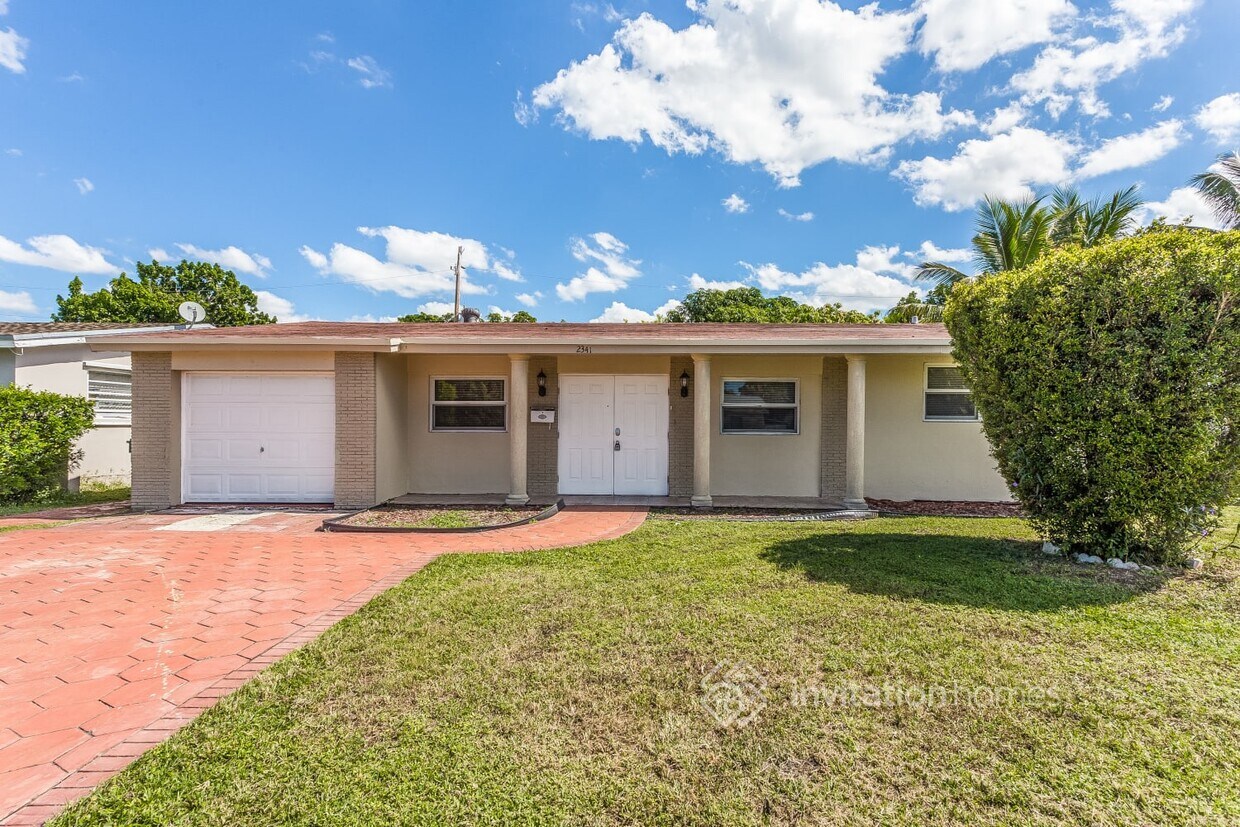 Primary Photo - 2341 Sabal Palm Dr