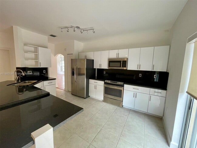 Foto del edificio - 5871 NW 112th Ct