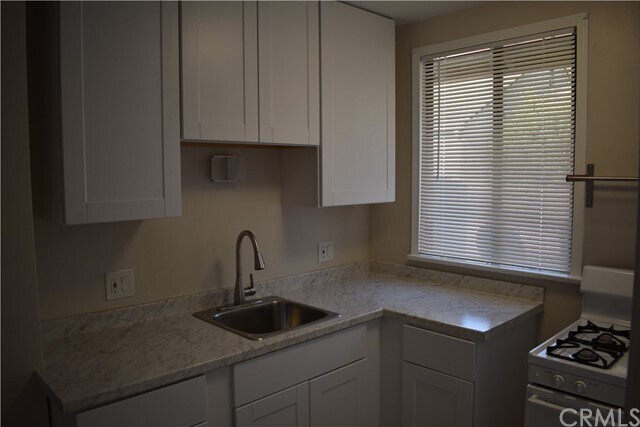 Foto del edificio - 677 N Rosemary Ln