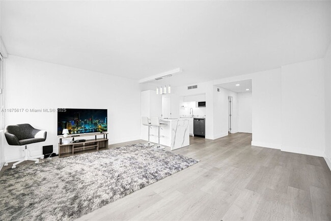 Photo - 1000 West Ave Apartment