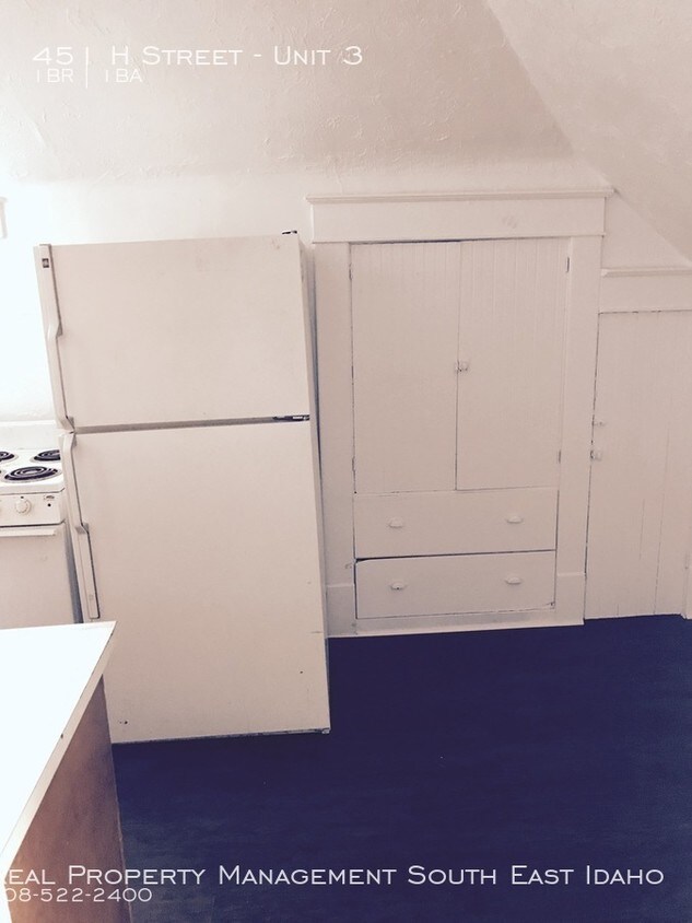 Building Photo - 1 bedroom / 1 bath apartment available