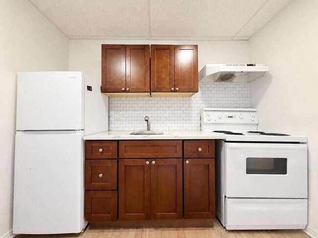 Building Photo - 433 Elmstead Rd
