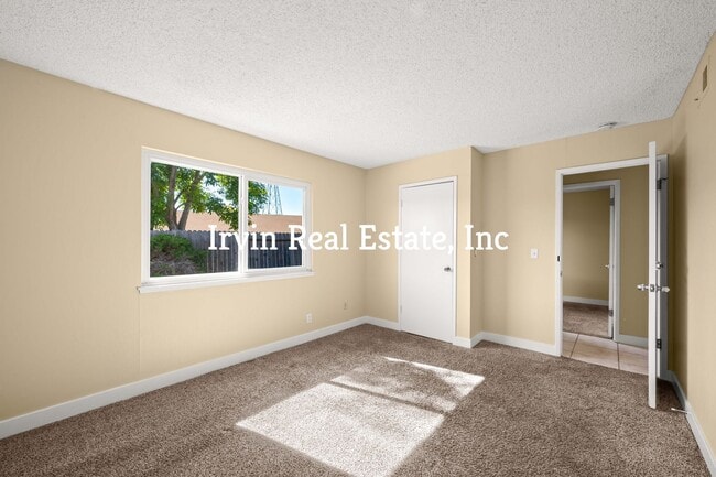 Foto del edificio - 3 Bedrom and 2  bath Single story homein a cl-de-sac