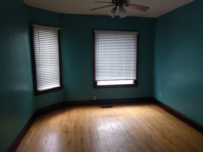 Building Photo - 2216 S Allis Street - 2 Bedroom Bayview Lower