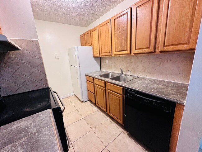 Foto del edificio - 1056 Benoist Farms Rd