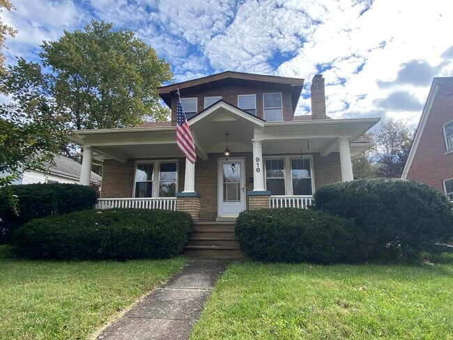Building Photo - 916 Highland Park Dr