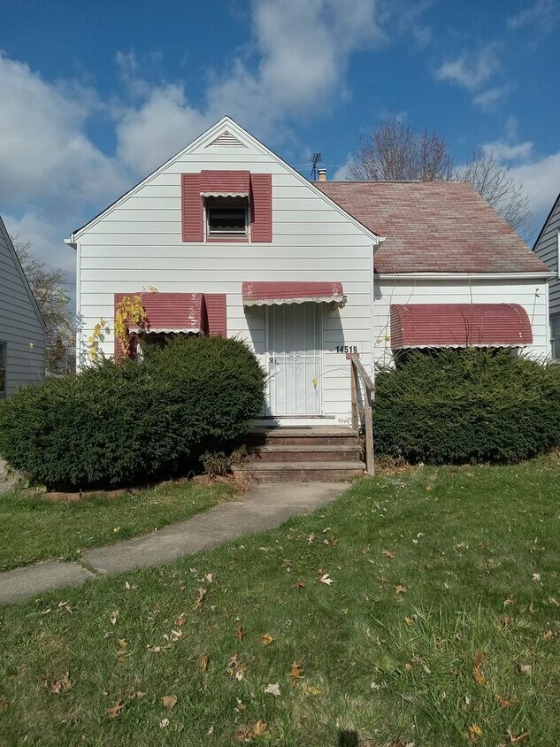 Primary Photo - Cozy 3 Bedroom Home