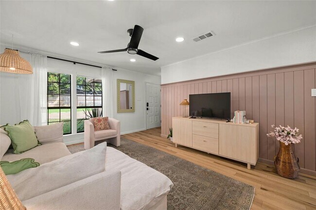 Foto del edificio - 6904 Thorncliffe Dr