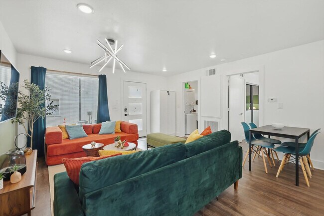 Foto del edificio - 4416 San Jacinto St