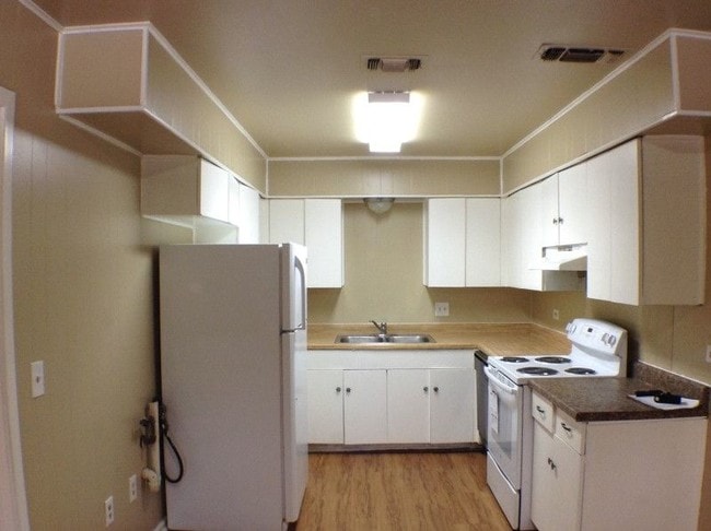 Building Photo - 217 W Silver Sands Dr