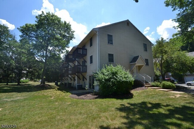 Foto del edificio - 24 Brookstone Cir