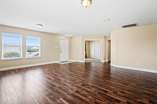 Building Photo - 6021 McKaskle Dr