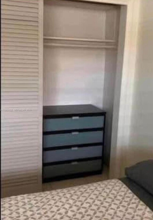 Foto del edificio - 1530 NE 191st St