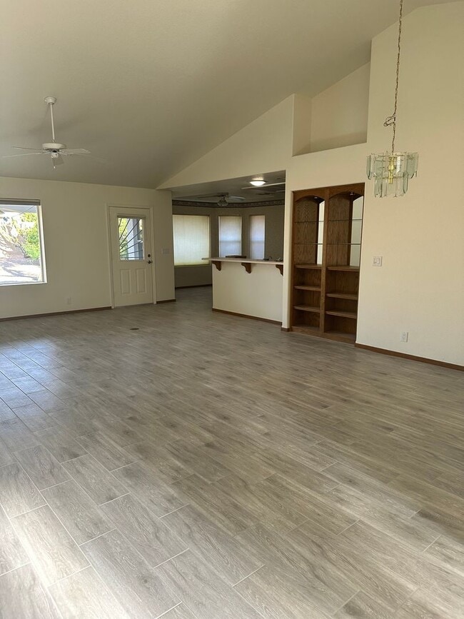 Building Photo - 2 Bedroom at Signal Butte/Baseline **55+Ad...