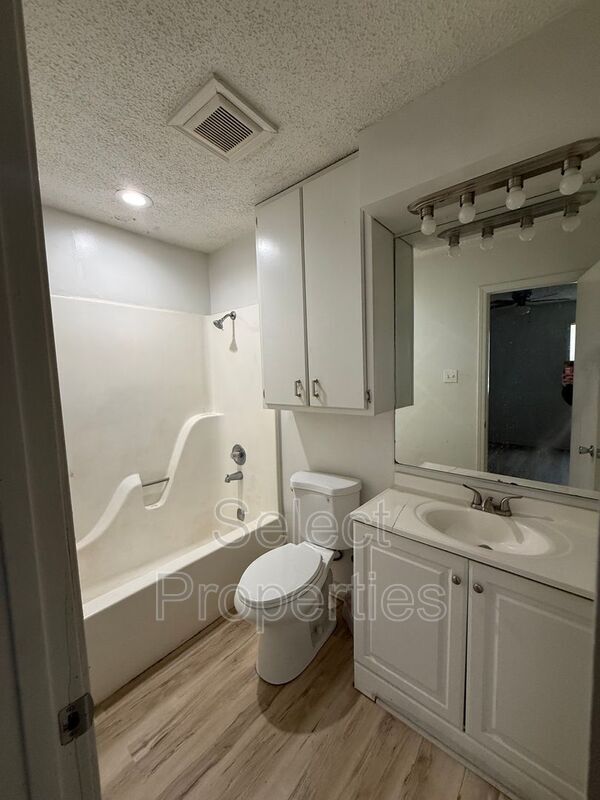 Foto del edificio - 1618 W Matthews Ave