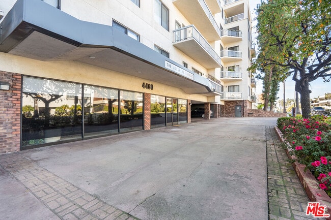 Foto del edificio - 4460 Wilshire Blvd