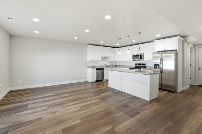 Building Photo - 51 S 400 W St