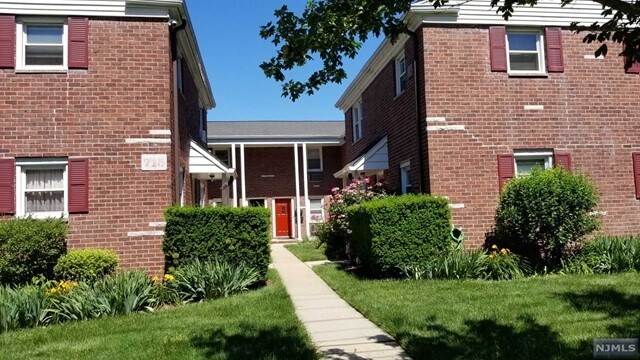 Primary Photo - 715 Broad Ave
