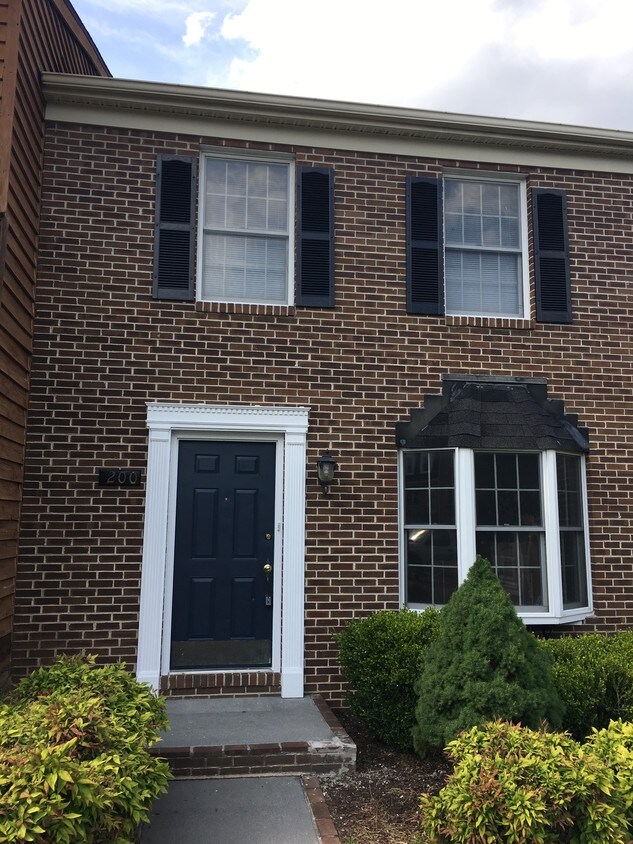 Primary Photo - 200 Tudor Dr