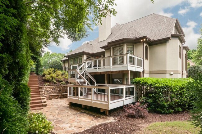 Building Photo - Elegant Master-on-Main in Prestigious Laur...