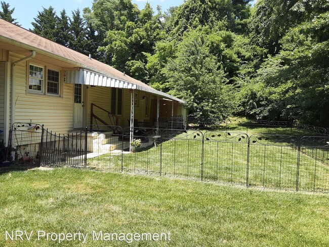 Building Photo - 3 br, 2 bath House - 506 Country Club Dr