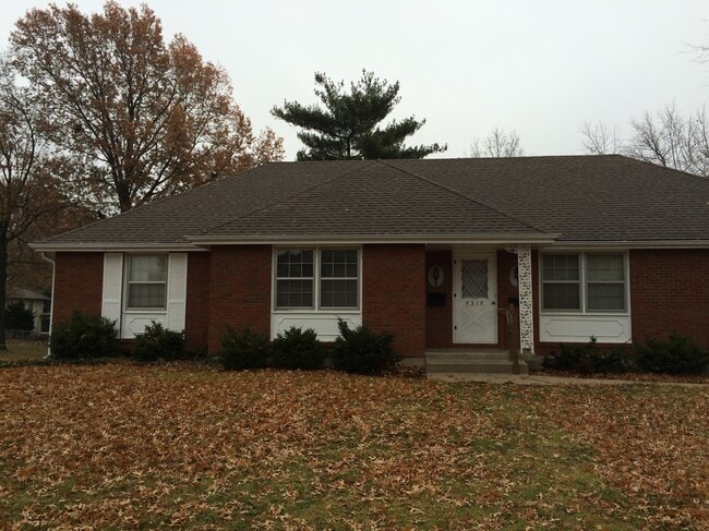 Front of building -LH side available. - 4317 S Canterbury Pl