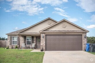 Building Photo - 2400 Windy Ln