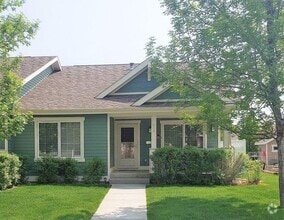 Building Photo - 834 Avenue F