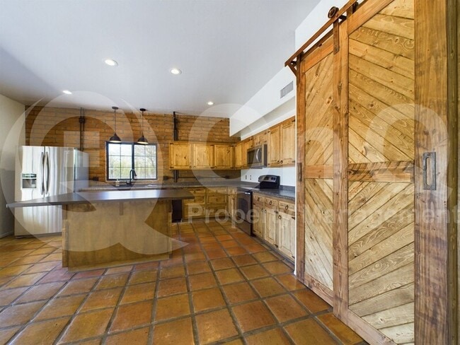 Building Photo - 7821 S Ave De Belleza