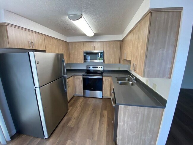 Foto del edificio - 915 Bryan Ct