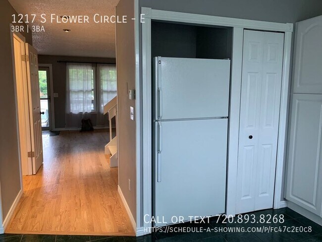 Building Photo - Luxury Living in Lakewood: Your Dream Home...