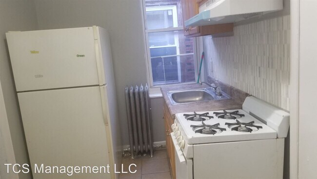 Foto del edificio - 7020 Woodland Ave