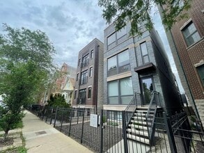 Building Photo - 2848 N Damen Ave