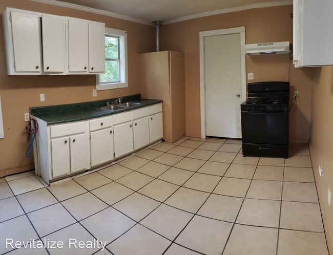 Building Photo - 3 br, 1 bath House - 757 Opp Ave