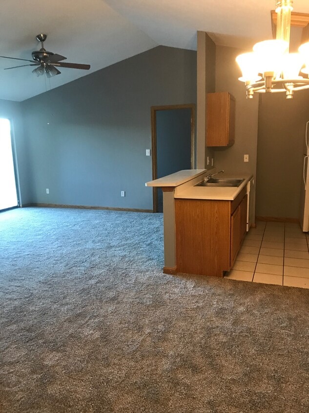 4351 Village Pkwy Cir W Unit 12, Indianapolis, IN 46254 Condo for
