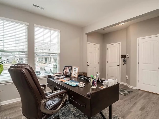 Office/Foyer-Downstairs/Entry way - 1067 Kenross Dr