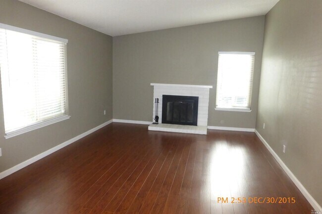 Building Photo - 2031 California Dr