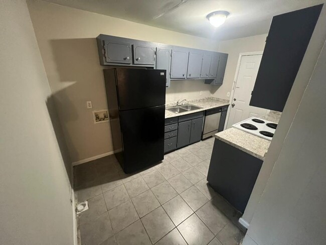 Foto del edificio - 3695 Tibbs Dr