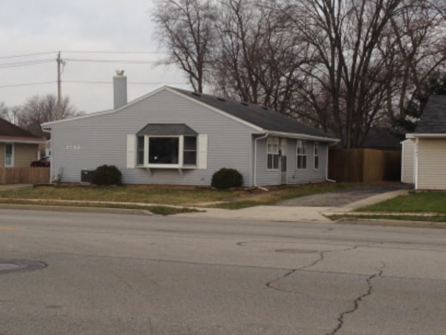 Building Photo - 2743 N Main St