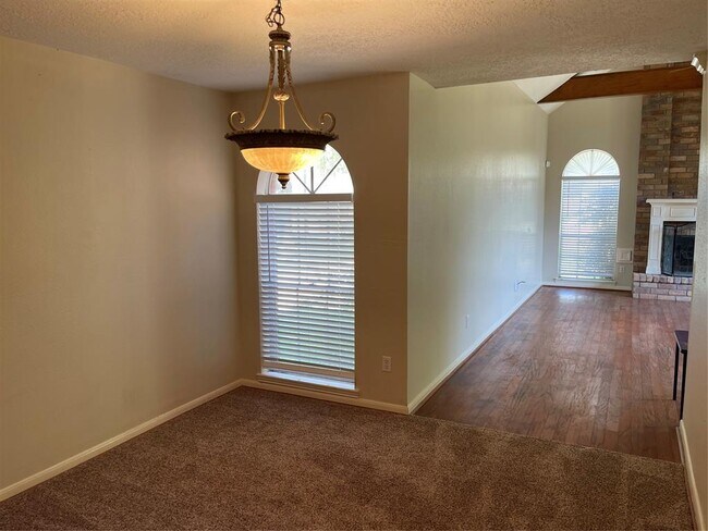 Foto del edificio - 15335 Glenwood Park Dr