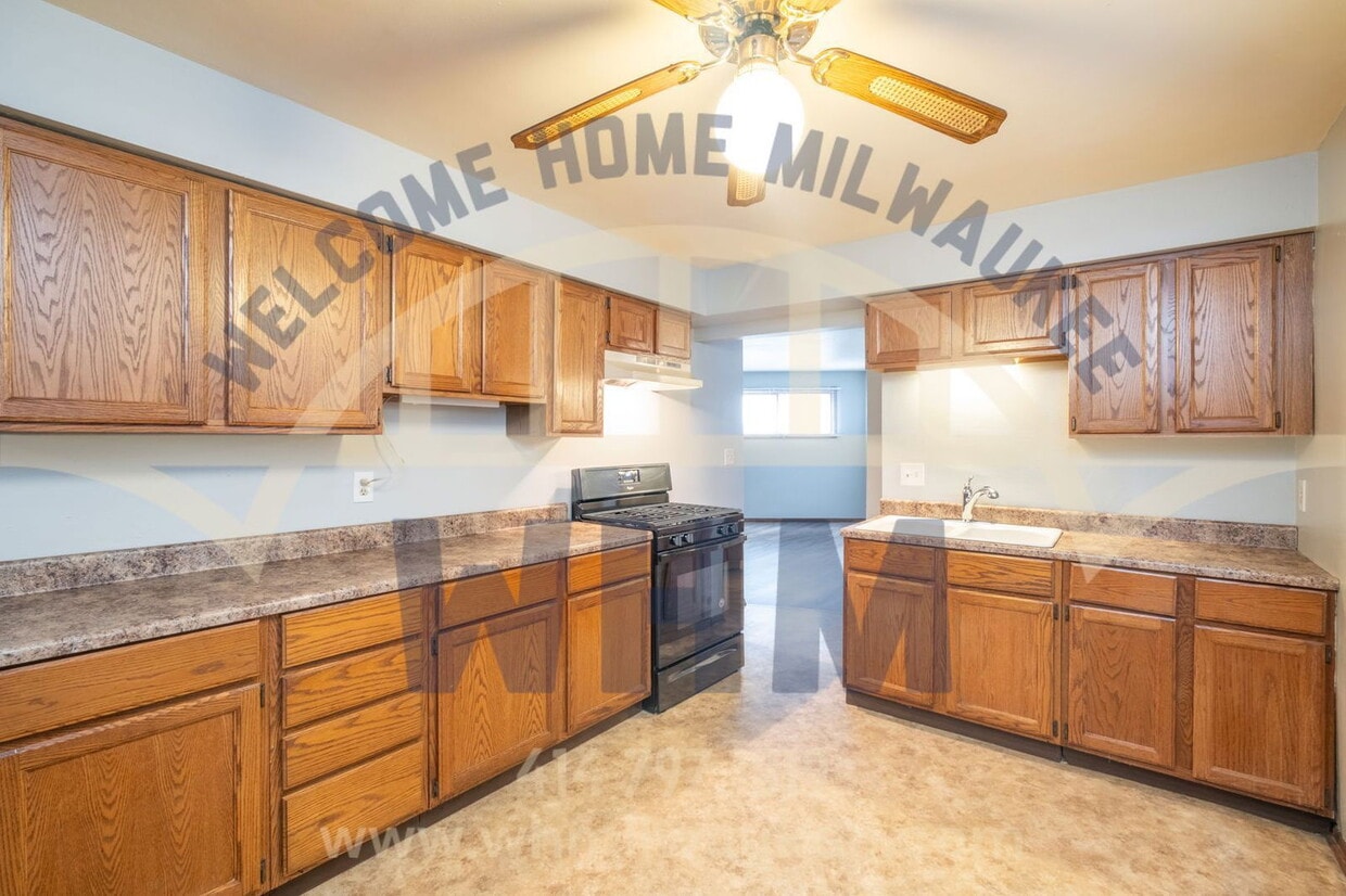 Primary Photo - 2645 S Kinnickinnic Ave
