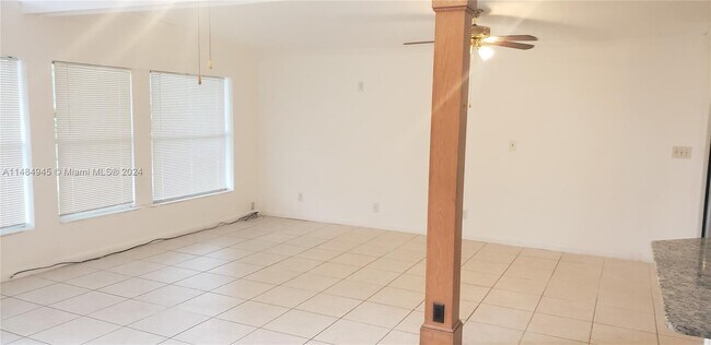 Building Photo - 310 Olive Ave