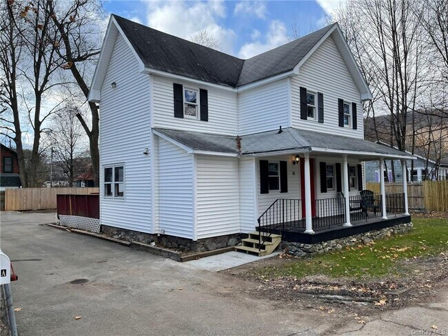 Building Photo - 13 Elm St