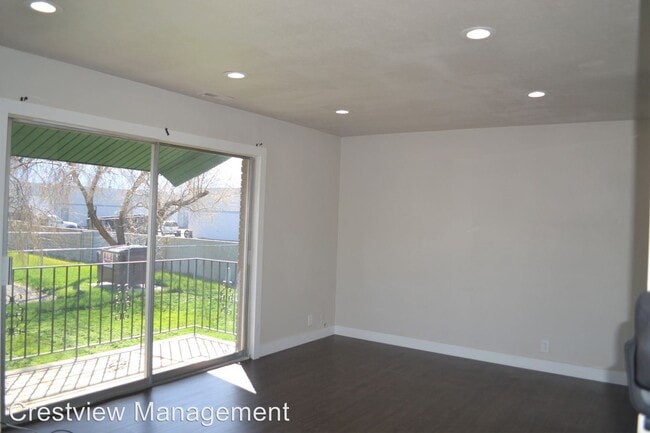 Building Photo - 579-585 Tiffany Town Dr