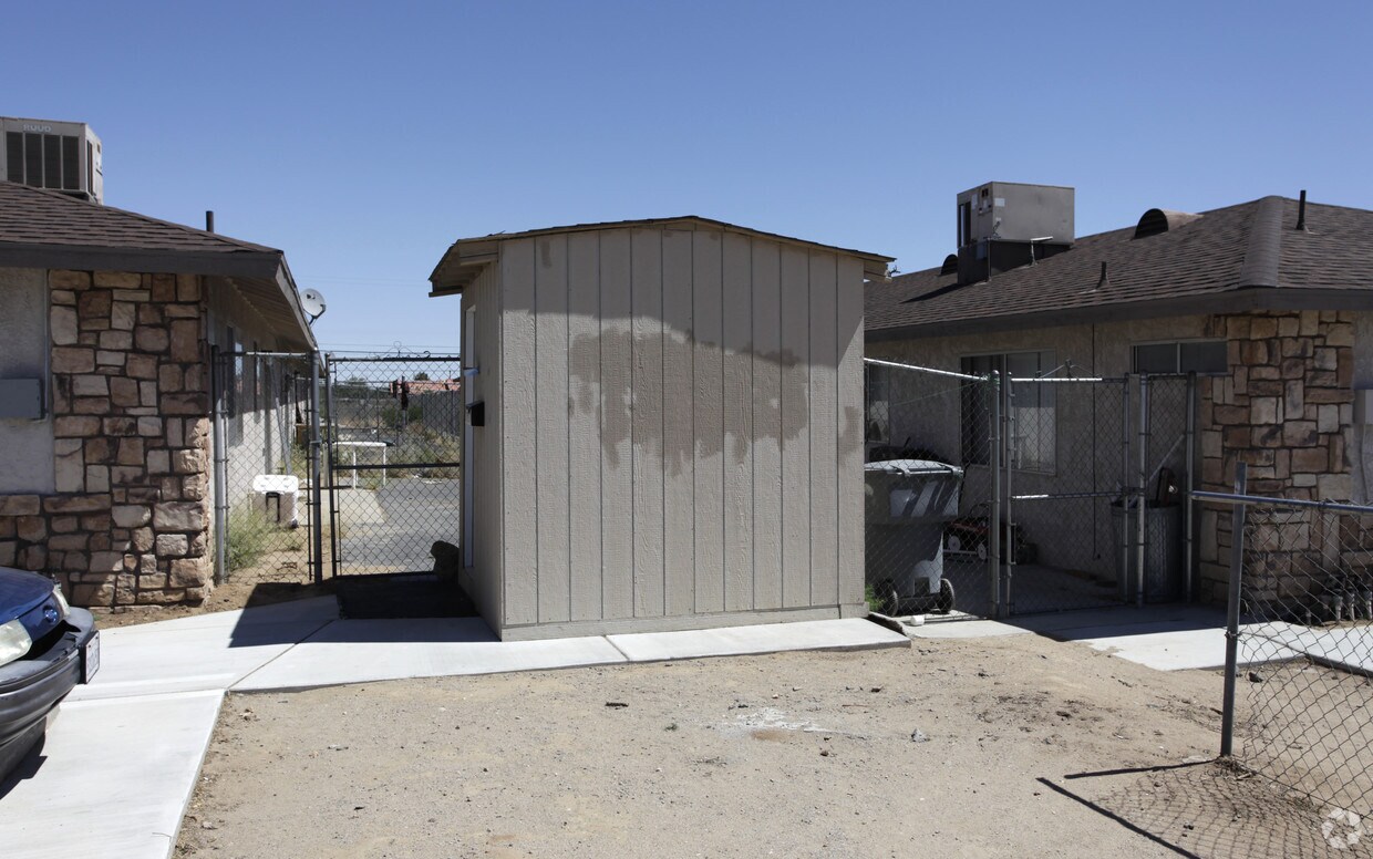 Foto del edificio - 15392 Bear Valley Rd