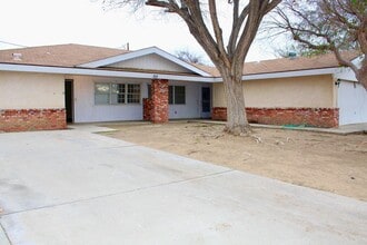 Building Photo - 210 Douglas St