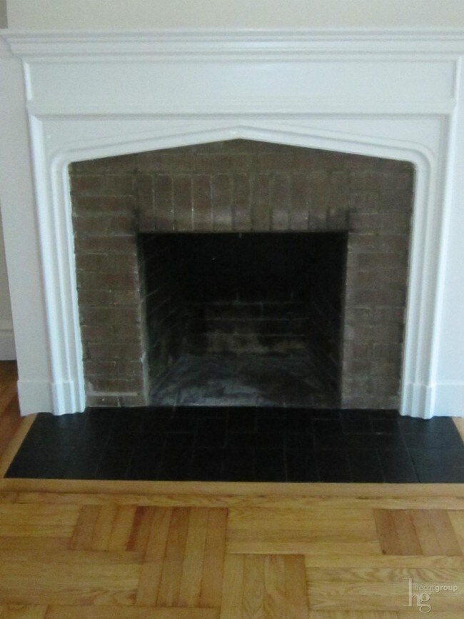 Building Photo - 430 E 86th St